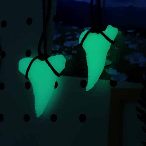 4M KidzLabs Dig a Glow Shark Tooth - Treasure Island Toys