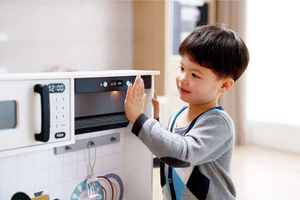 Hape Pretend Modern Smart Kitchen