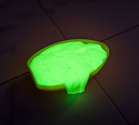 Silly Putty Glow-in-the-Dark - Treasure Island Toys